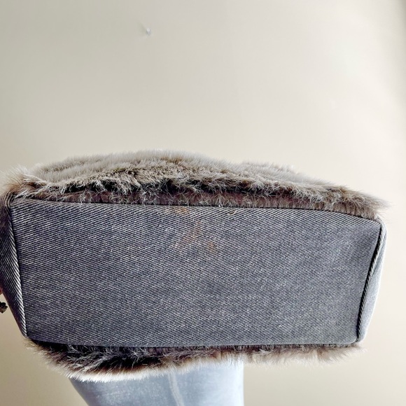 Faux Fur Paneled Tote Bag - Picture 4 of 4